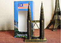 Überzogene Art Twin Tower-Zinn-Touristen-Andenken Malaysias Petronas