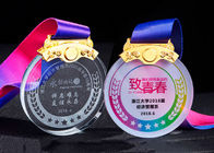Studenten-kundenspezifische Sport-Medaillen-Strahlenen-Kristalltexte mit Farbdruck-Band