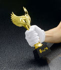 Herz und Wing Custom Engraved Trophy Material-Harz-Liebe und Ausdruck im Büro